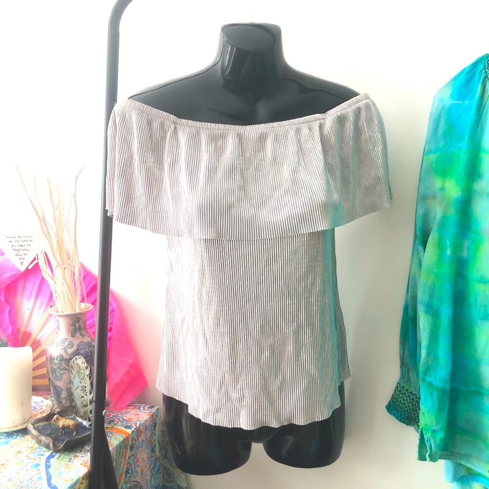 Small dazzling top